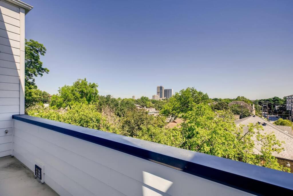 4 Story Home Mins To Downtown Houston With City Views Kültér fotó