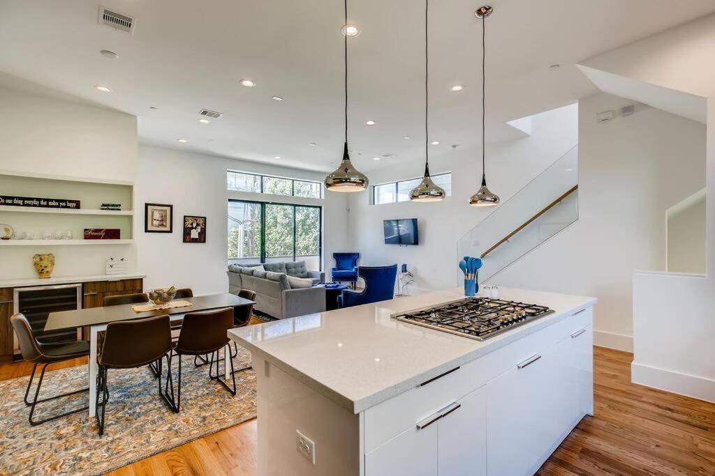 4 Story Home Mins To Downtown Houston With City Views Kültér fotó