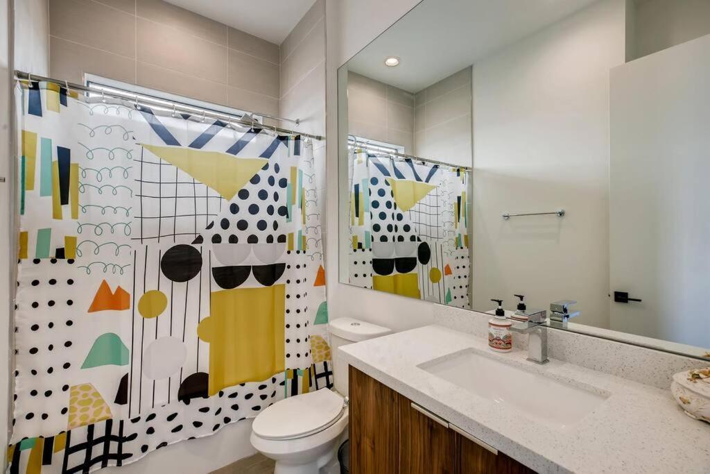 4 Story Home Mins To Downtown Houston With City Views Kültér fotó