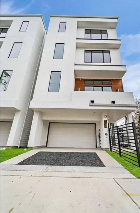 4 Story Home Mins To Downtown Houston With City Views Kültér fotó