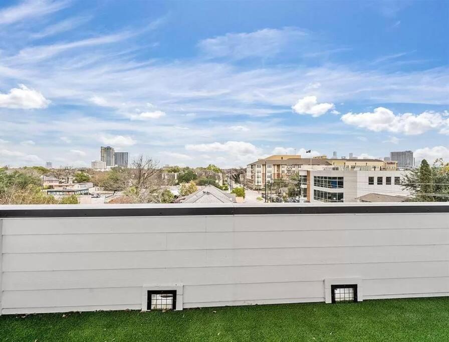 4 Story Home Mins To Downtown Houston With City Views Kültér fotó