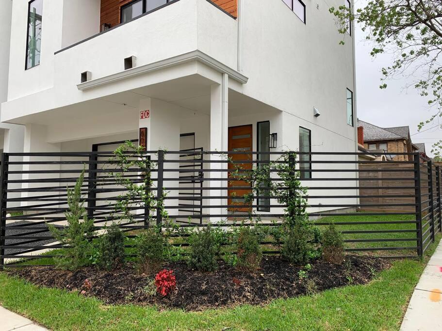 4 Story Home Mins To Downtown Houston With City Views Kültér fotó